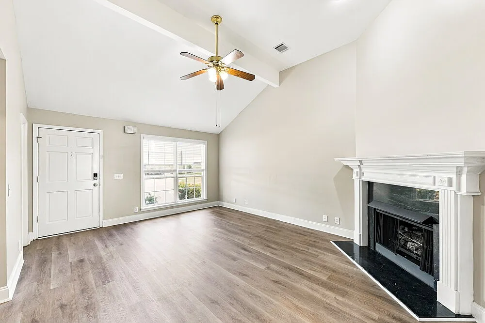 3 bed, 2.0 bath, 1620 sqft, $2,330 — Photo 4