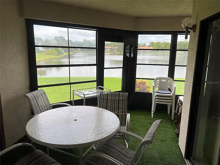 333 Woodlake Wynde — Photo 36