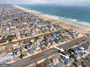 12 Trenton Ave, Lavallette, NJ 08735