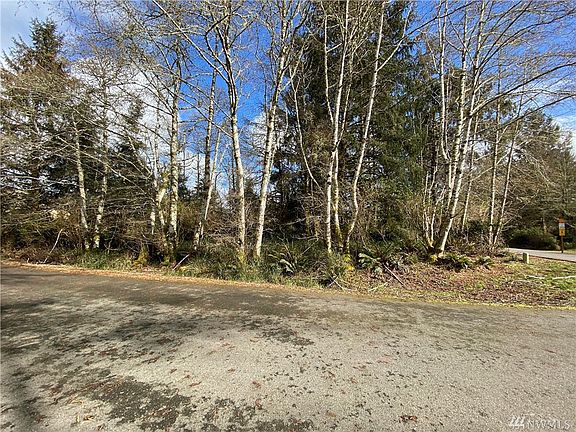3rd image of 100 Sunrise Ave SE