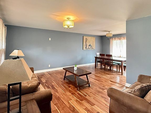 2nd image of 5863 Alma Dr
