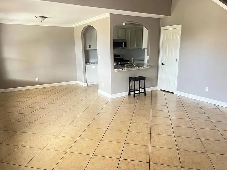 10510 Linsley Ln — Photo 7