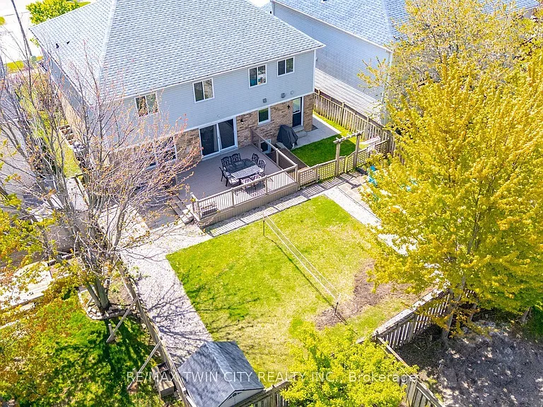 20 Webb Ave #UPPER — Photo 32