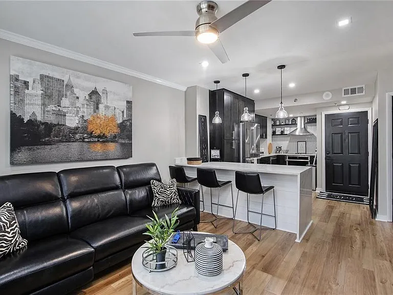 1280 W Peachtree St NW #1402 — Photo 3