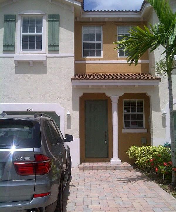 1st image of 606 NE 21st Ave