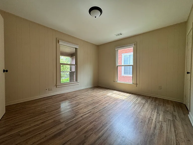 385 Main St — Photo 10