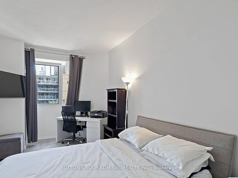 555 Yonge St #510 — Photo 20