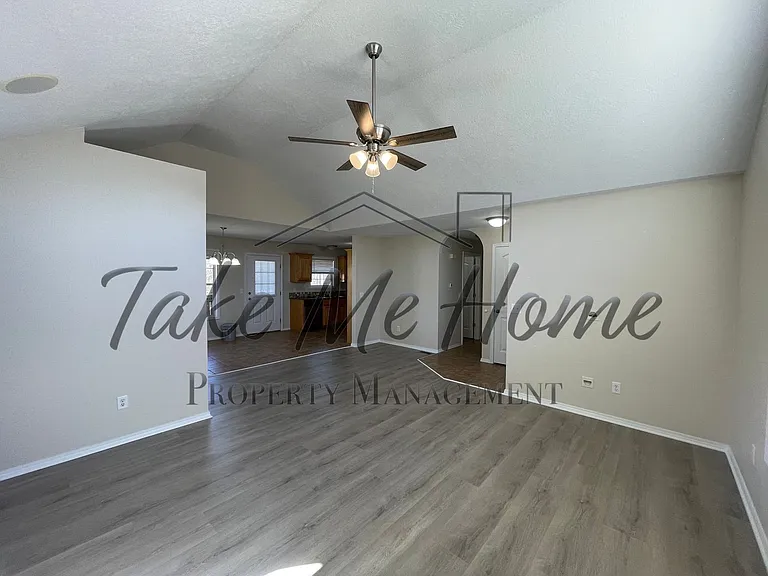 644 N Cox Ave — Photo 4
