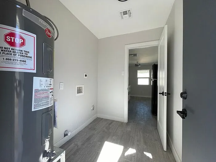 2726 E Culver St #B — Photo 62