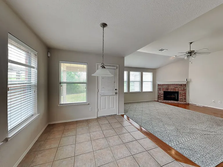 9045 Trail Blazer Dr — Photo 6