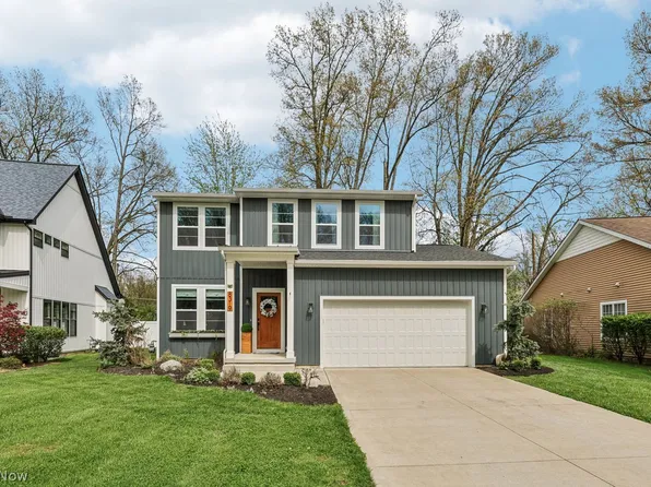 8319 Falls Glen Ln, Olmsted Falls, OH 44138