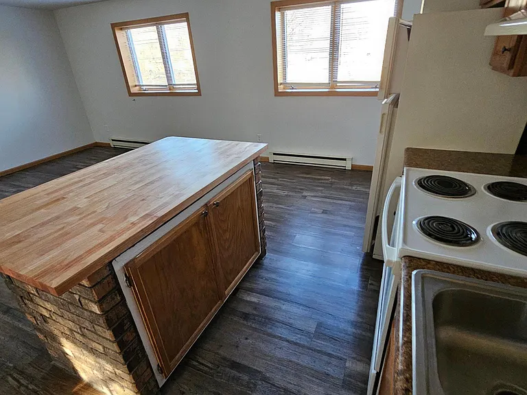 1260 Oakview Dr #1 — Photo 9
