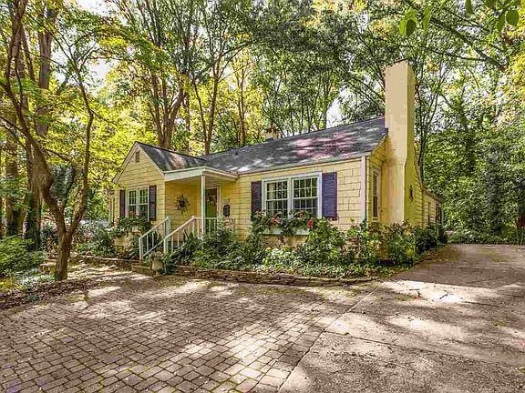 3rd image of 502 Carolyn Dr