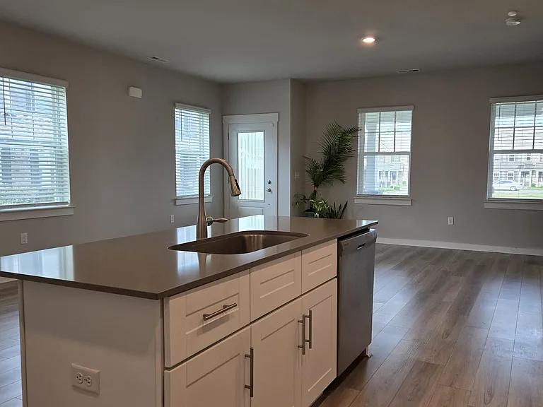 326 Lydia Dr — Photo 8