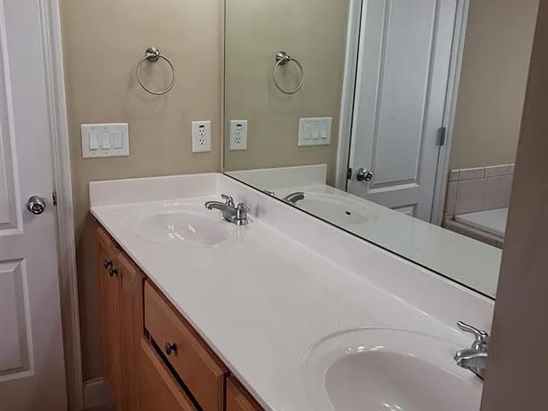 426 Stillwood Dr — Photo 15