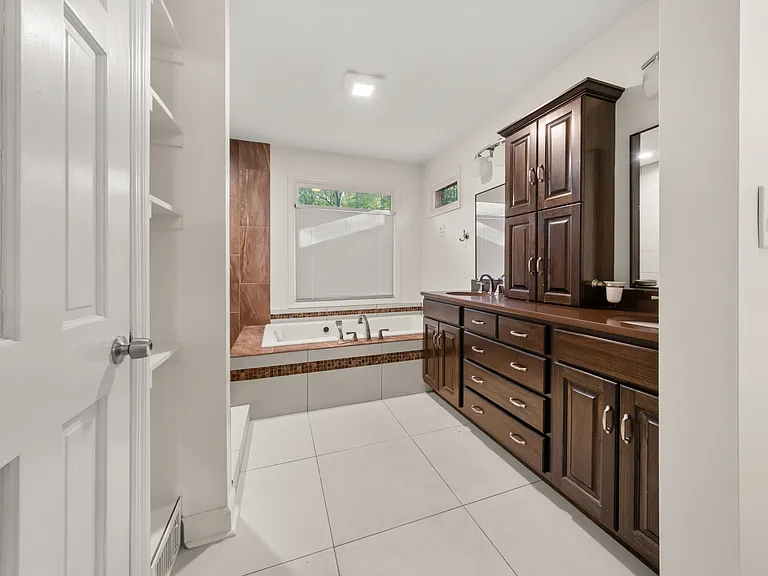 1247 Sycamore Dr — Photo 20