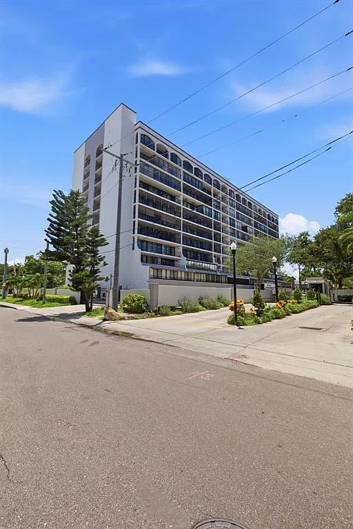 2 bed, 2.0 bath, 1032 sqft, $2,650 — Photo 2