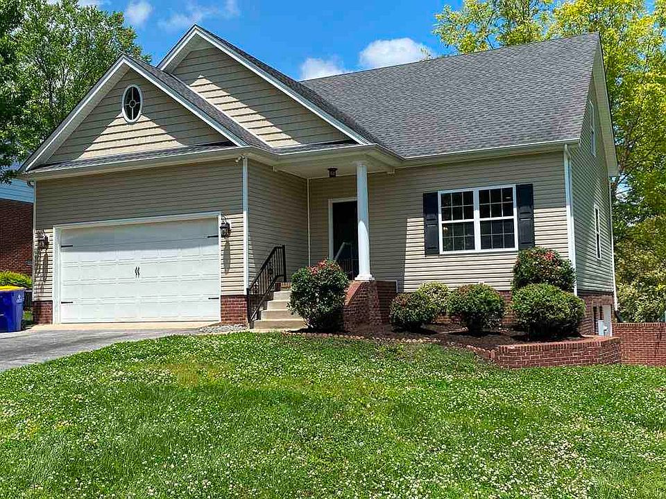 1st image of 1584 Canterbury Way