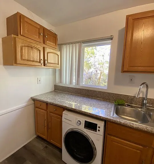1554 S Stanley Ave — Photo 7