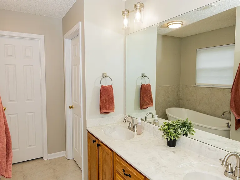 2607 Stonemill Dr — Photo 5