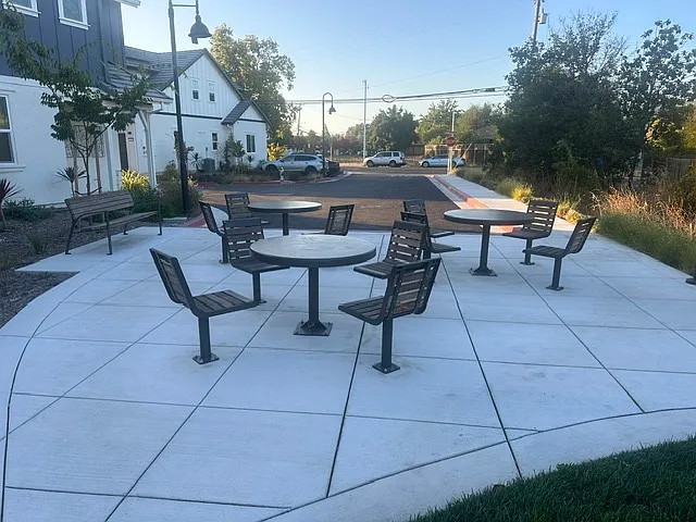 481 Sanchez Ct — Photo 36