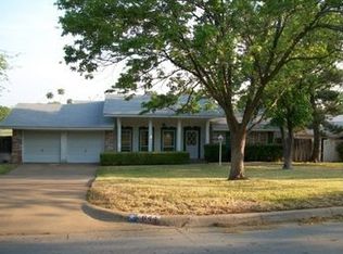 844 Edgehill Dr, Hurst, TX 76053