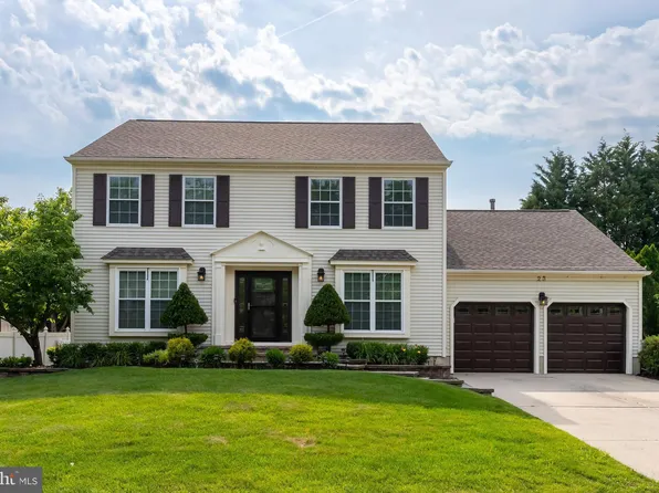 23 Country Squire Ln, Marlton, NJ 08053
