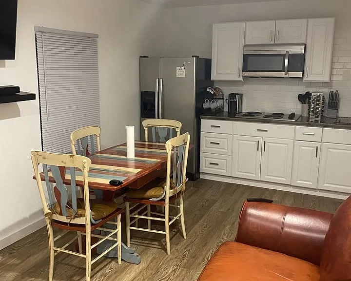 1118 E Chavaneaux Rd #2 — Photo 3
