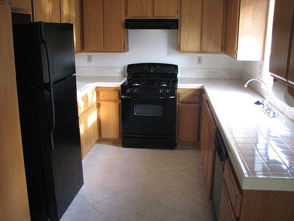 4th image of 26709 Syracuse Ct