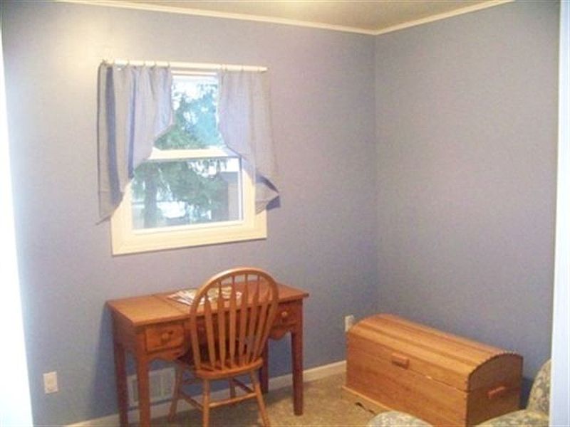 5th image of 32 TERRY Avenue