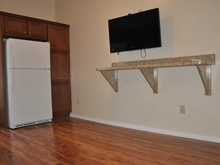 366 S Broadway Park — Photo 2