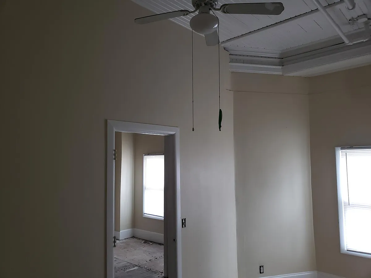 Building Photo - 533 E Locust St