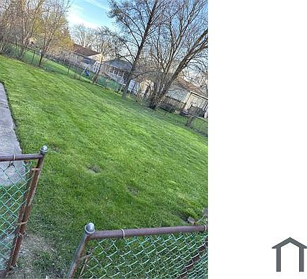 2nd image of 122 E Mulberry Dr