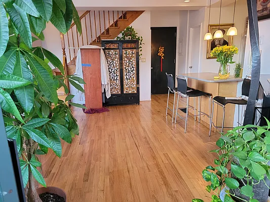 Rented by Chartwell Manhattan Realty | media 24