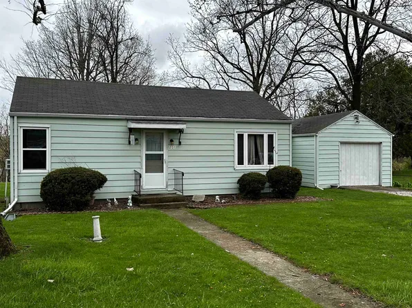 201 Calvary Ln, Angola, IN 46703