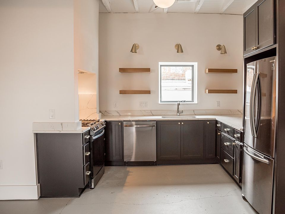 Beautiful kitchen-brand new black stainless appliances