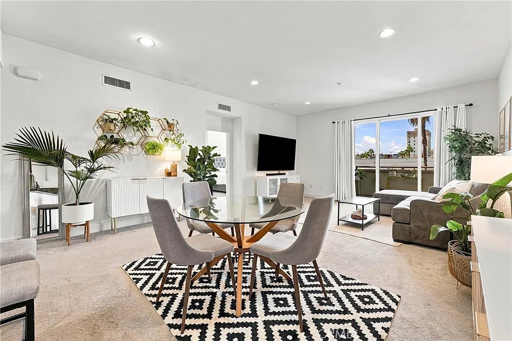 2 bed, 1420 sqft, $3,500 — Photo 2