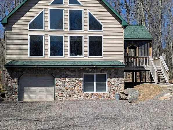 11 Poplar Pl, Gouldsboro, PA 18424