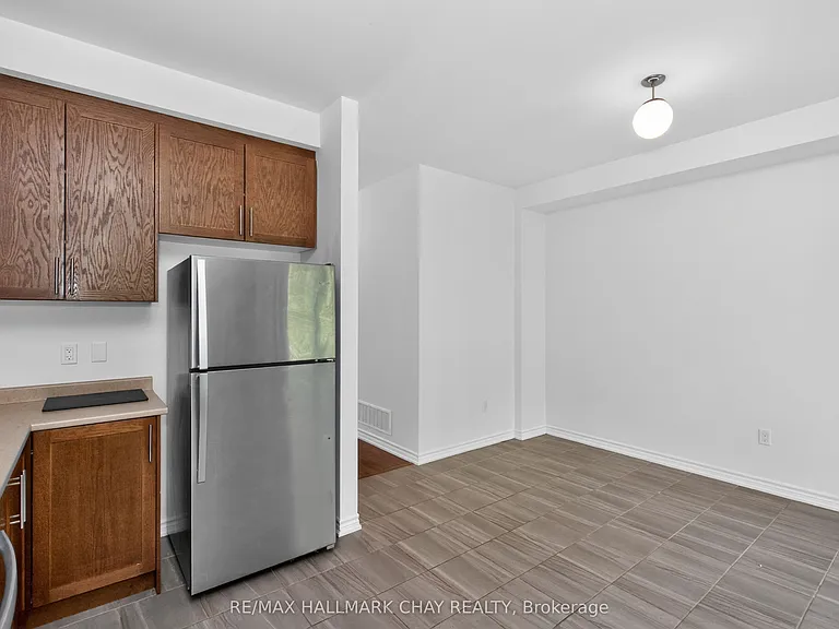 38 Milson Cres — Photo 10