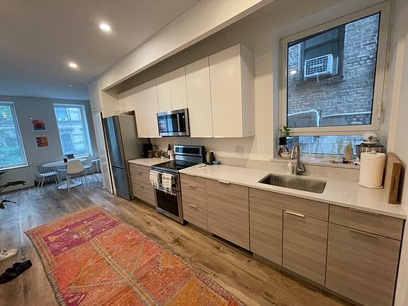 3rd image of 93 Orchard St APT 1