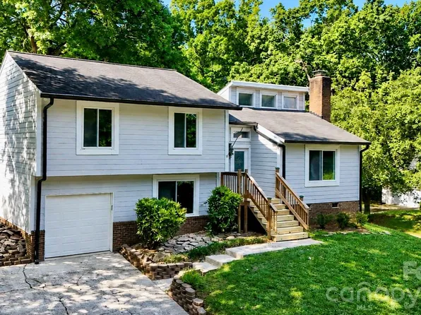 10129 Eagle Ct, Charlotte, NC 28277