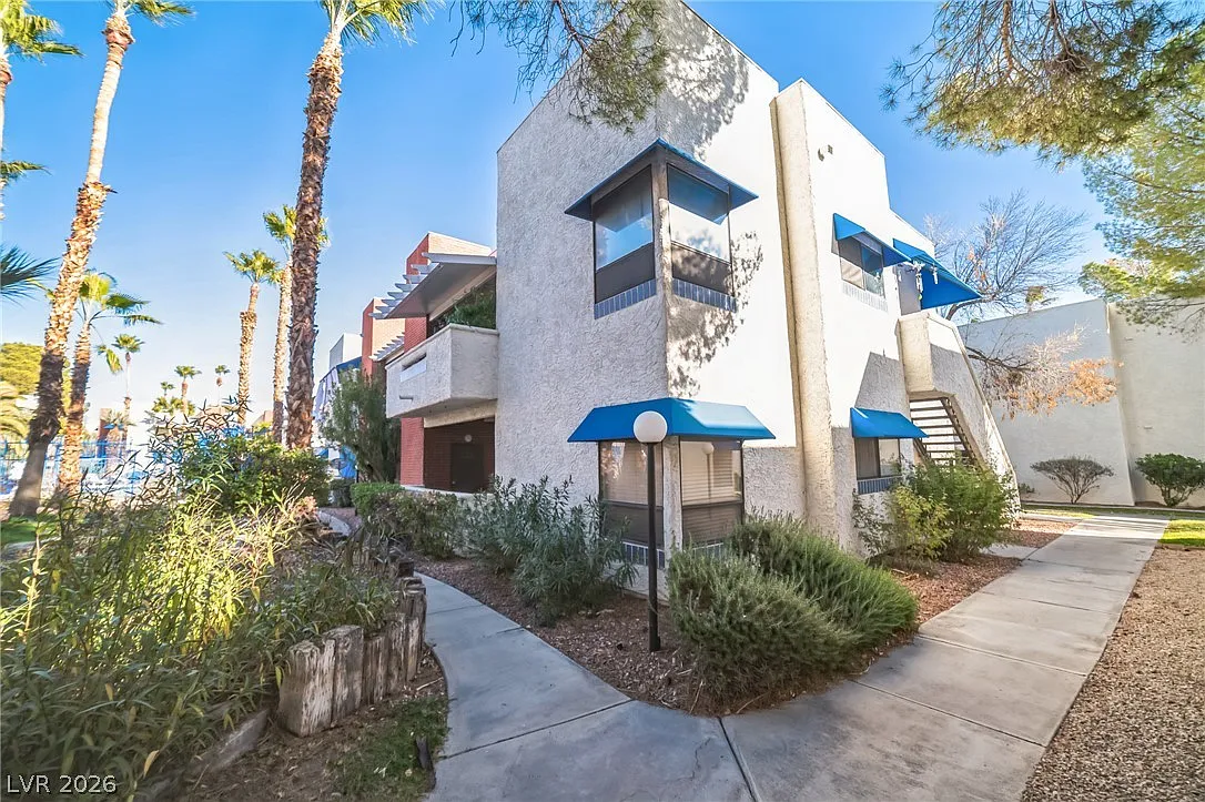 2 bed, 2.0 bath, 1266 sqft, $1,390 — Photo 1