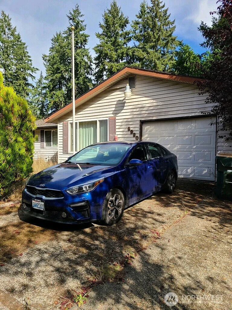 8930 Quinalt Loop NE photo 1
