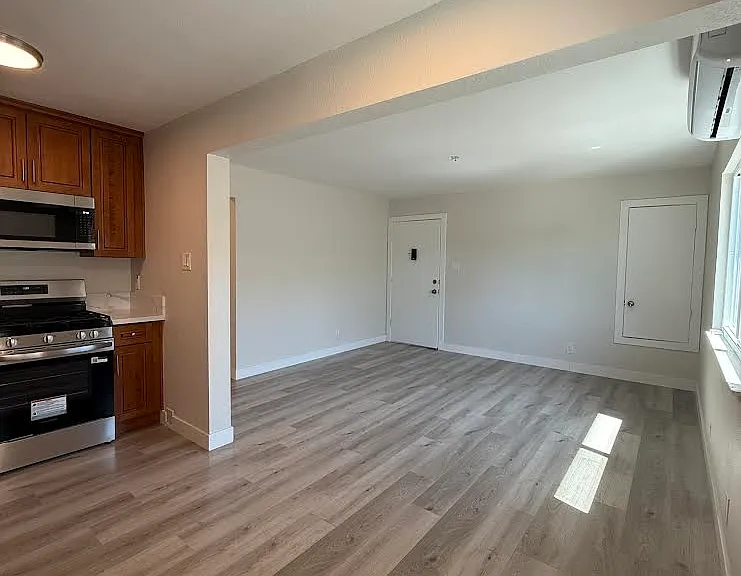 1514 V St #8 — Photo 3