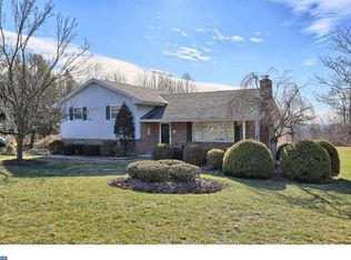 216 Foxcroft Ln, Robesonia, PA 19551