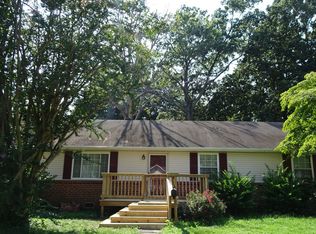 211 Winchester Dr, Hampton, VA 23666