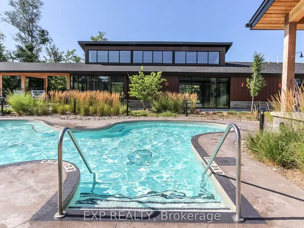142 Sycamore St, The Blue Mountains, ON L9Y 4E2