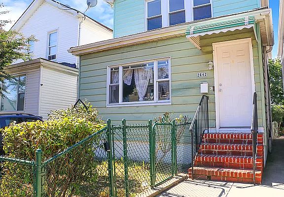 4th image of 2642 93rd St