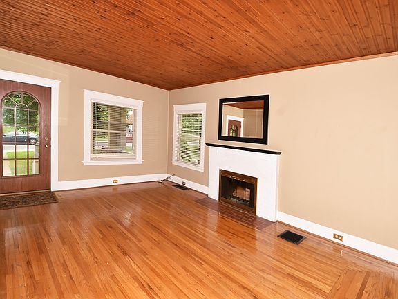 3rd image of 3221 Lookout Dr