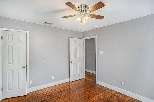 2533 Warren Ave — Photo 64